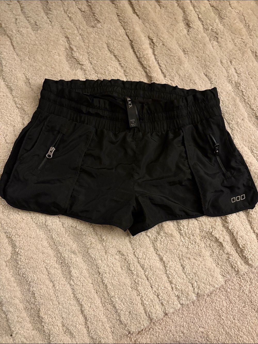 Lorna Jane Women's Black Athletic Shorts with Zip Pockets